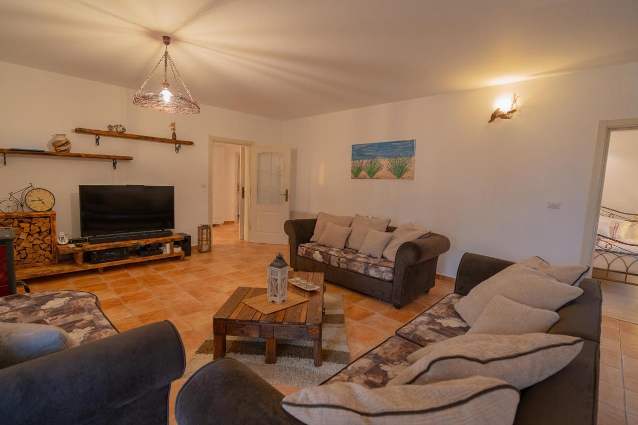 Villa Oasis Кострена Екстер'єр фото
