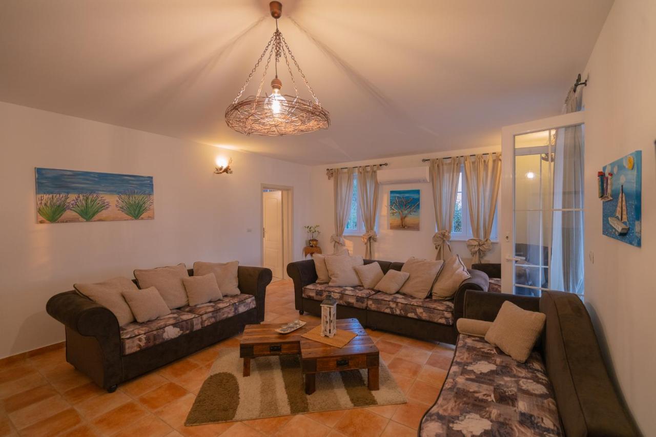 Villa Oasis Кострена Екстер'єр фото